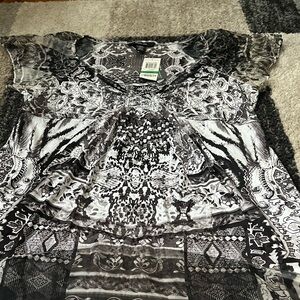 Women’s blouse short sleeves
NWT